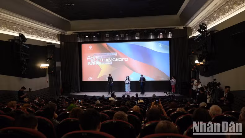 Церемония открытия Дней вьетнамского кино в Москве. Фото: Суан Хынг Церемония открытия Дней вьетнамского кино в Москве. Фото: Суан Хынг