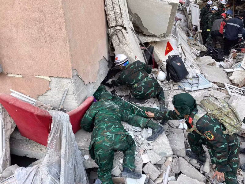 Вьетнамские спасатели участвуют в поисково-спасательных работах. Фото: vietnamplus.vn