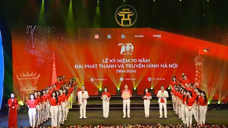 Церемония празднования основания Ханойского радио-телевидения.