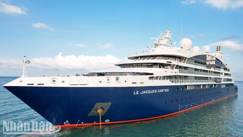 Суперъяхта «Le Jacques Cartier» посещает Фукуок.