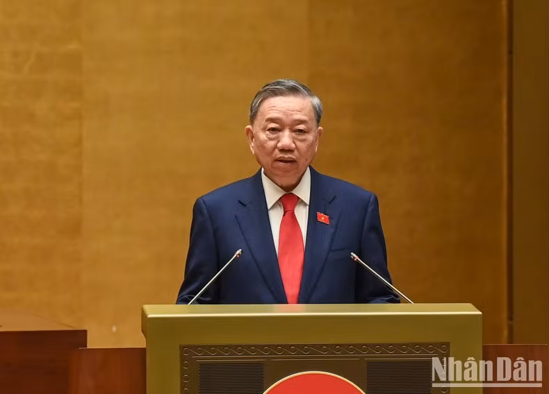 Президент То Лам выступает с инаугурационной речью. Фото: Линь Кхоа Президент То Лам выступает с инаугурационной речью. Фото: Линь Кхоа