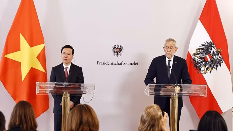 Руководители двух стран проводят пресс-конференцию. Фото: ВИА Руководители двух стран проводят пресс-конференцию. Фото: ВИА