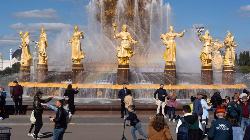 Праздничная атмосфера на ВДНХ. Фото: Тхань Тхэ