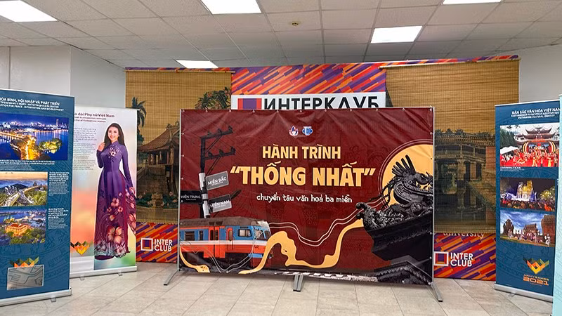 Изображения, представляющие художественный вечер вьетнамских студентов в РУДН. Фото: Тхюи Ван