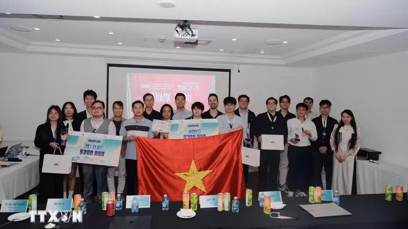 Восемь лучших команд, прошедших в финал UAVS Hackathon 2026. Фото: ВИА
