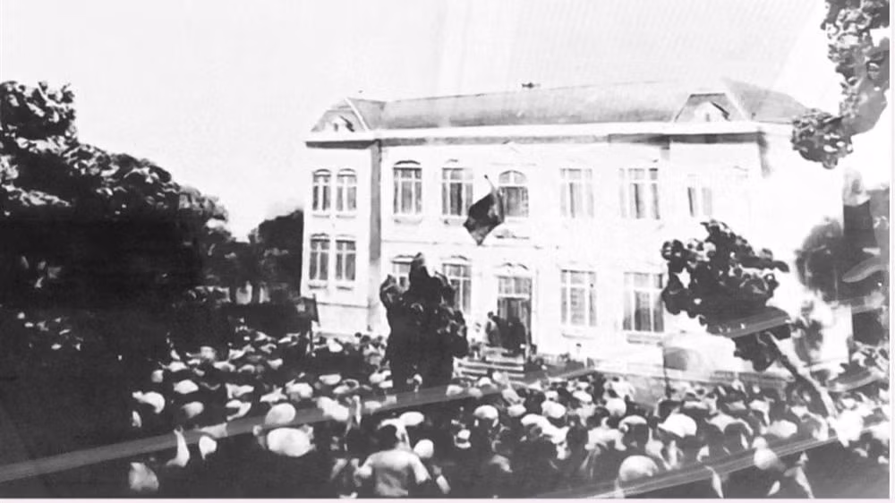 Жители города Винь приняли участие в восстании за захват власти, август 1945 года. Фото: baonghean.vn