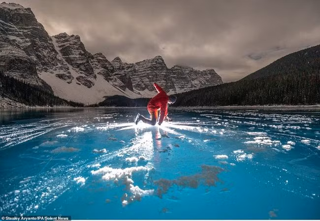 Фотография рыболовного момента во Вьетнаме попала в список международной фотопремии ảnh 12