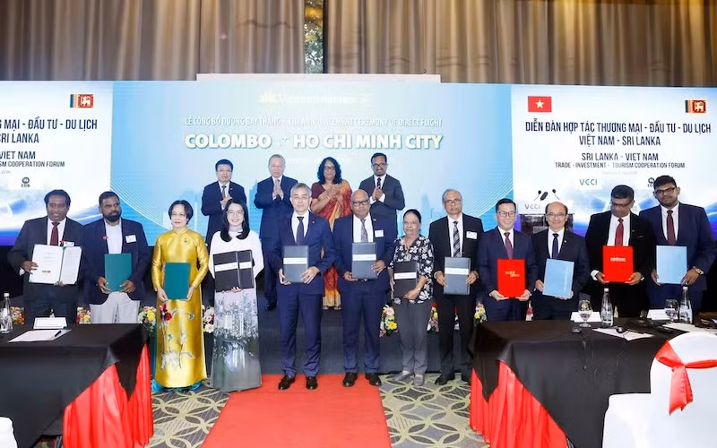 vna-potal-tong-bi-thu-chu-tich-nuoc-to-lam-thu-tuong-sri-lanka-harini-amarasuriya-du-dien-dan-doanh-nghiep-viet-nam-sri-lanka-8749499.jpg
