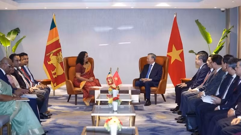 vna-potal-tong-bi-thu-chu-tich-nuoc-to-lam-hoi-kien-thu-tuong-sri-lanka-8749411.jpg