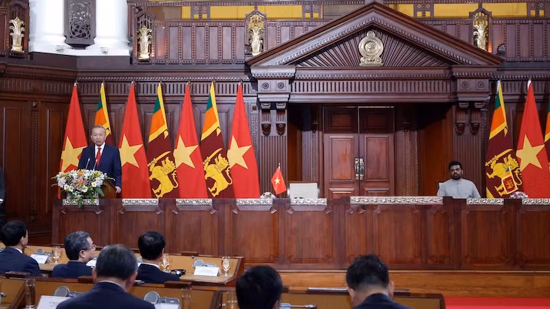 vna-potal-tong-bi-thu-chu-tich-nuoc-to-lam-va-tong-thong-anura-kumara-dissanayake-gap-go-bao-chi-8748511.jpg