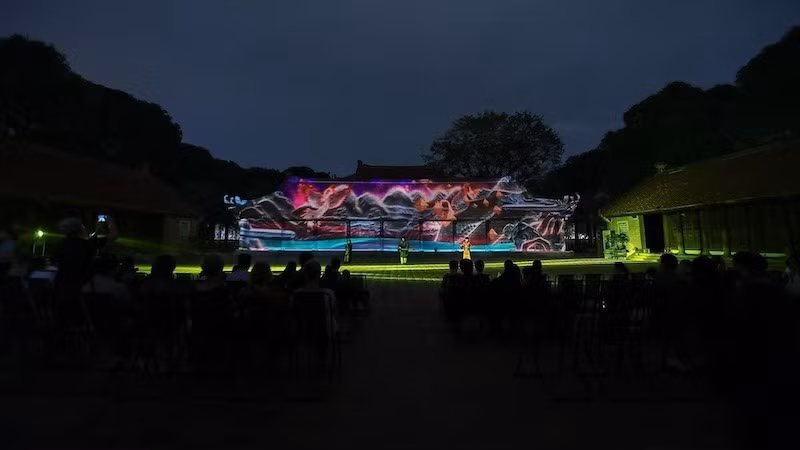 Ночной тур с 3D- презентацией на тему «Квинтэссенция научной школы» в Храме литературы. Фото: ВИА