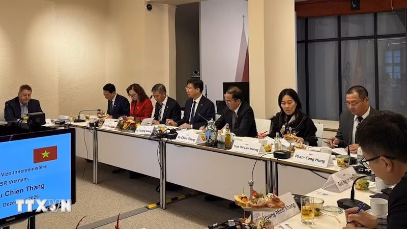Делегация Министерства внутренних дел Вьетнама на рабочей встрече. Фото: ВИА