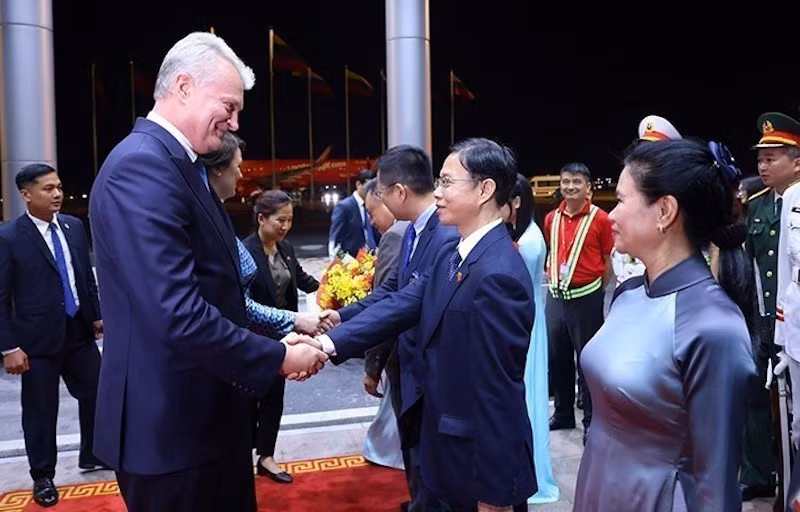 vna-potal-tong-thong-litva-bat-dau-chuyen-tham-chinh-thuc-viet-nam-8086368.jpg