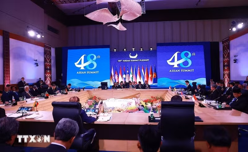thu-tuong-le-minh-hung-du-phien-toan-the-hoi-nghi-cap-cao-asean-lan-thu-48-0805-3.jpg