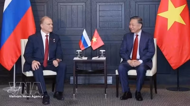 Генеральный секретарь ЦК КПВ, Президент Вьетнама То Лам принимает Председателя Коммунистической партии Российской Федерации Геннадия Зюганова. Фото: ВИА 