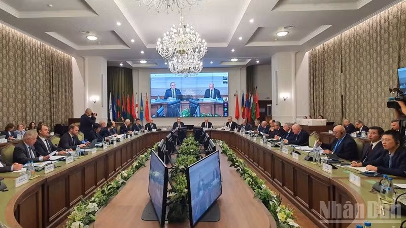 Общий вид заседания.