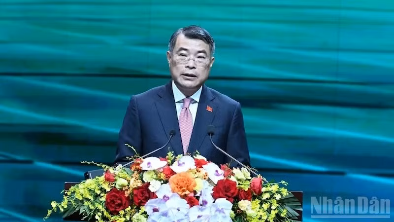 Премьер-министр Ле Минь Хынг выступает на церемонии. Фото: Чан Хай