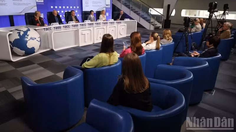Общий вид круглого стола. Фото: Тхань Тхэ
