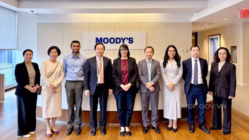 Делегация Министерства финансов Вьетнама и представители Moody’s. Фото: Министерство финансов Вьетнама