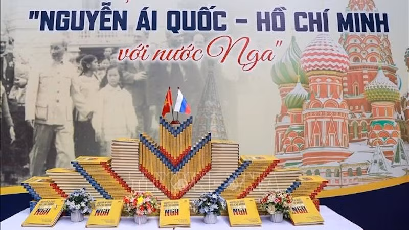 Книга «Нгуен Ай Куок – Хо Ши Мин и Россия» достаточно полно и всесторонне воссоздает деятельность Нгуен Ай Куока – Хо Ши Мина в Советском Союзе с начала XX века и до конца его жизни. Фото: ВИА