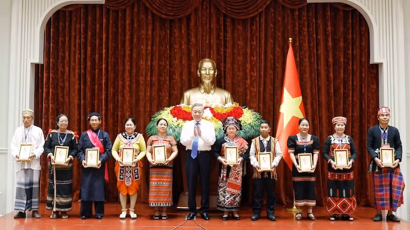 vna-potal-tong-bi-thu-chu-tich-nuoc-tiep-cac-gia-lang-truong-ban-nghe-nhan-nguoi-co-uy-tin-tieu-bieu-toan-quoc-8709697.jpg