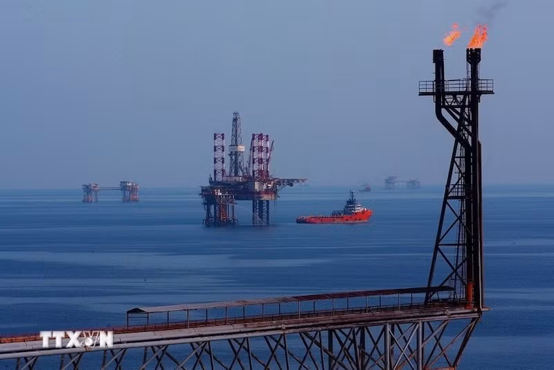 Нефтяные платформы на месторождении Батьхо. Фото: ВИА