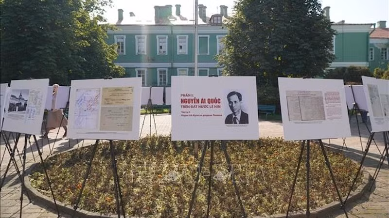 Выставка «Президент Хо Ши Мин — человек, заложивший основу российско‑вьетнамской дружбы» в Санкт‑Петербургском государственном университете.