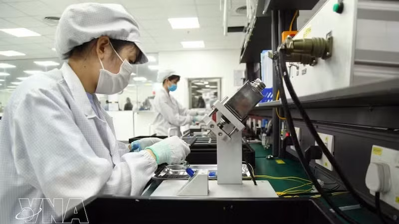 Производство электронных компонентов на заводе компании Star Engineers Vietnam Co., Ltd. в промышленном парке Биньсюен. Фото: ВИА