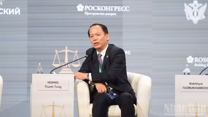 Министр юстиции Вьетнама Хоанг Тхань Тунгс выступает на форуме. Фото: Тхань Тхэ