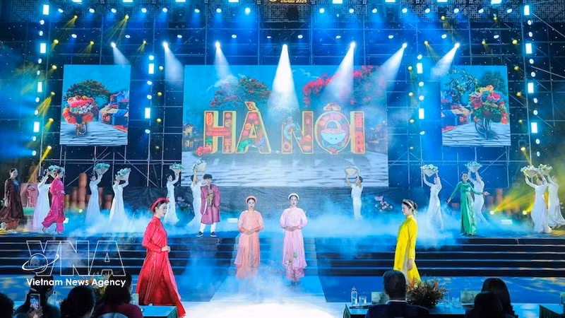 Церемония открытия «Фестиваля аозай туризма Ханоя» — одного из ярких акцентов на творческом пути развития столицы. Фото: ВИА