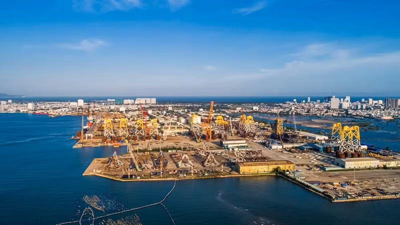 Порт строительства оснований для офшорной ветроэнергетики в Вунгтау.