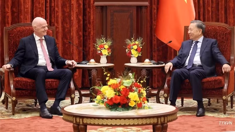 Генеральный секретарь ЦК КПВ, Президент Вьетнама То Лам принимает президента ФИФА Джанни Инфантино. Фото: ВИА