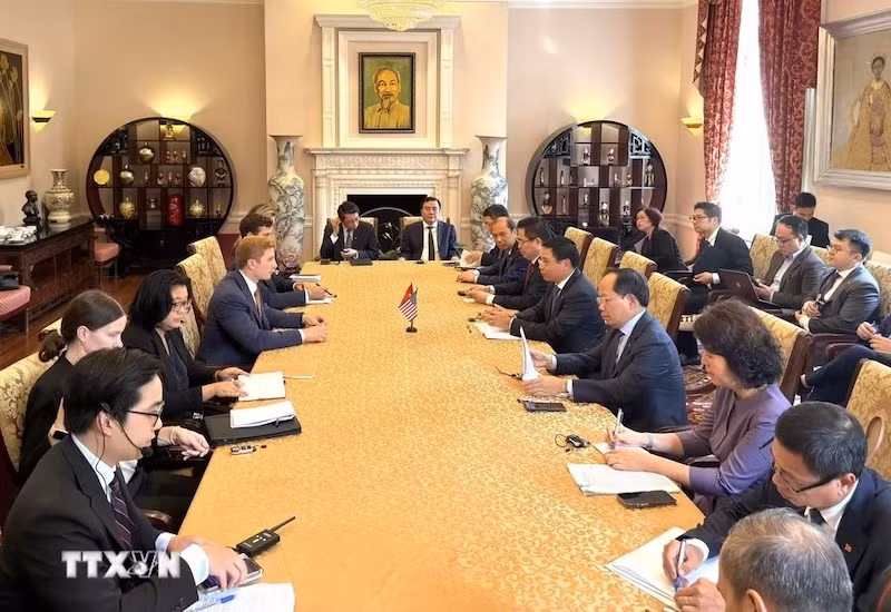 pho-thu-tuong-nguyen-van-thang-lam-viec-voi-cac-quan-chuc-cap-cao-hoa-ky-2908-2.jpg