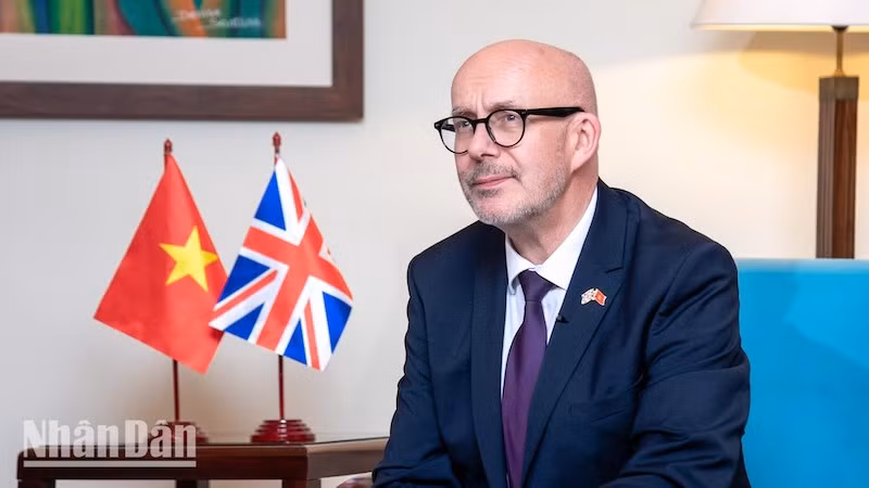 Депутат Парламента Великобритании Мэтт Вестерн, торговый посланник Великобритании во Вьетнаме, Таиланде, Камбодже и Лаосе.