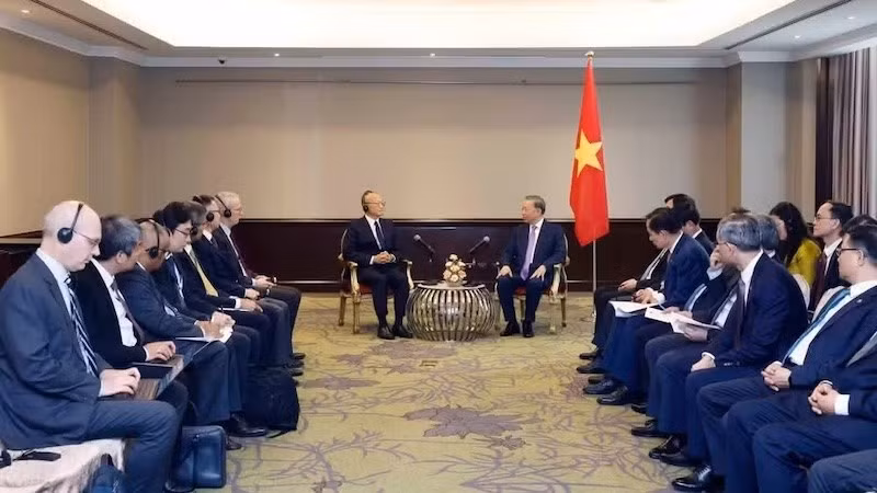 Генеральный секретарь ЦК КПВ, Президент Вьетнама То Лам принимает председателя Азиатского банка развития Масато Канды.