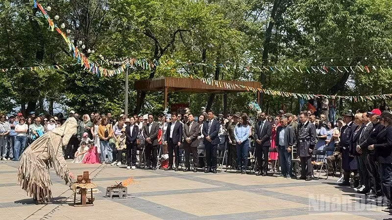 Обряд поклонения Солнцу на празднике. Фото: Суан Хынг