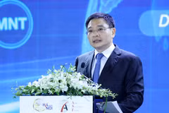 Вице-премьер Нгуен Ван Тханг выступает с речью. (Фото: chinhphu.vn/Дык Туан)