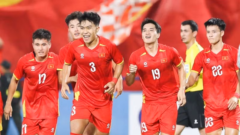 Сборная U23 Вьетнама успешно выступила в отборочном раунде Кубка Азии U23 2026 г., одержав три победы в трех матчах. (Фото: Федерация футбола Вьетнама)