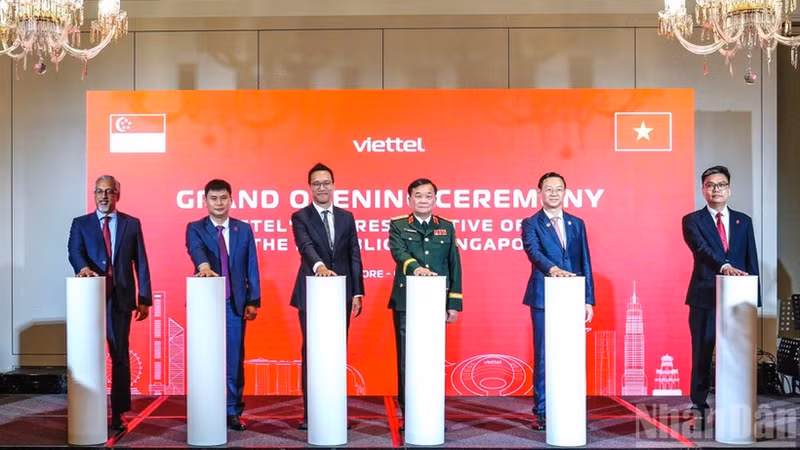 Ожидается, что представительство в Сингапуре откроет для Viettel новые возможности в таких сферах, как авиация, цифровая трансформация, кибербезопасность, искусственный интеллект, облачные технологии и др.
