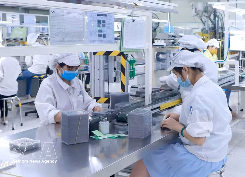 Производство электронных компонентов на предприятии Star Engineers Vietnam в промышленном парке Биньсюен I (провинция Футхо). (Фото: ВИА)