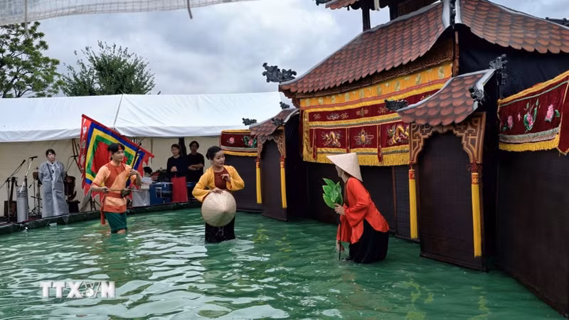 Выступление вьетнамского театра водных кукол. (Фото: Буй Ха/ВИА)