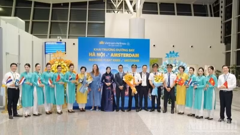 Vietnam Airlines официально открыла прямой рейс Ханой – Амстердам.