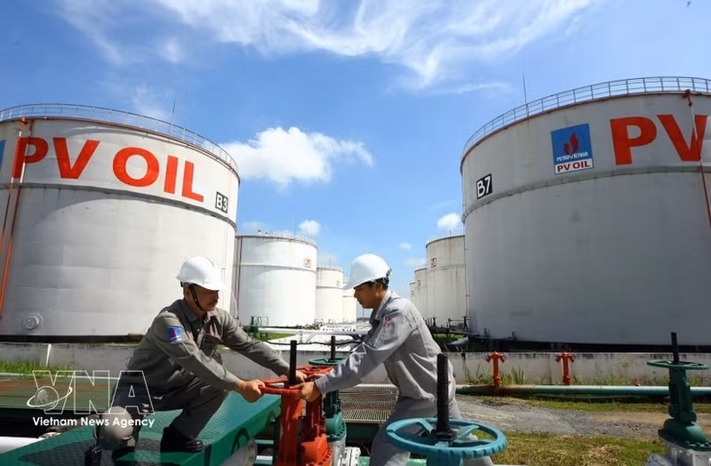 На предприятии PV Oil Nha Be (город Хошимин), дочерней компании Нефтяной корпорации Petrovietnam Oil, эксплуатируется система снабжения нефтепродуктами. (Фото: ВИА)