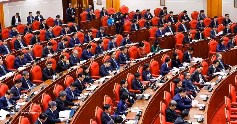 Делегаты на церемонии открытия второго пленума Центрального комитета Коммунистической партии Вьетнама XIV созыва. Фото: ВИА