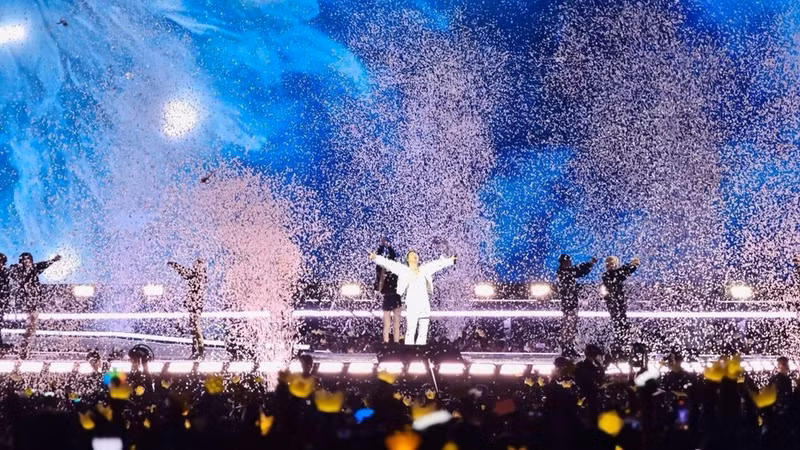 Группа BigBang подарила зрителям яркие и незабываемые моменты на стадионе Мидинь. Фото: Кюинь Фыонг