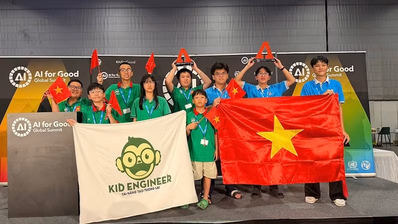 Вьетнамские школьники на конкурсе «Robotics for Good Youth Challenge 2026». 