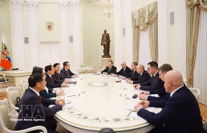 Премьер-министр Фам Минь Тьинь провёл встречу с Президентом России Владимиром Путиным. Фото: ВИА