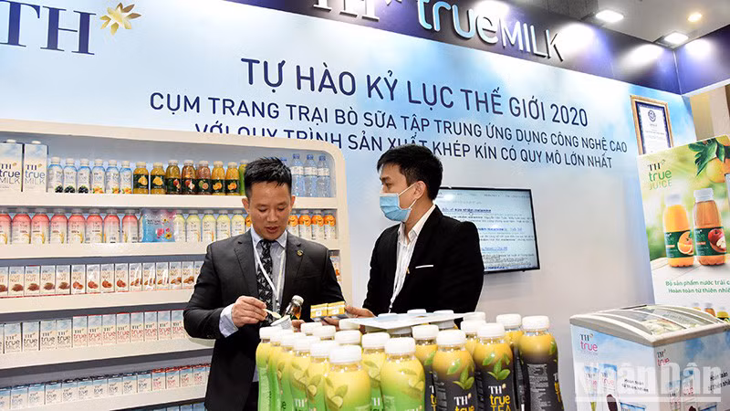 Продукты корпорации TH True milk, произведенные по замкнутой линии, всегда вызывают интерес у потребителей. Фото: Чан Хай