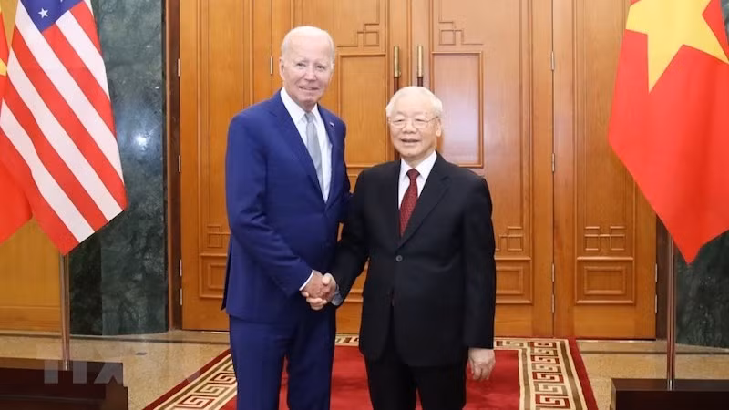 Генеральный секретарь ЦК КПВ Нгуен Фу Чонг и Президент США Джо Байден. Фото: ВИА