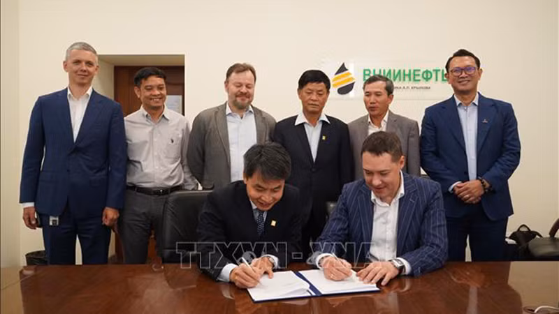 ВНИИнефть и Технический центр – филиал PVEP (PVEP - ITC) подписывают меморандум о сотрудничестве. Фото: ВИА